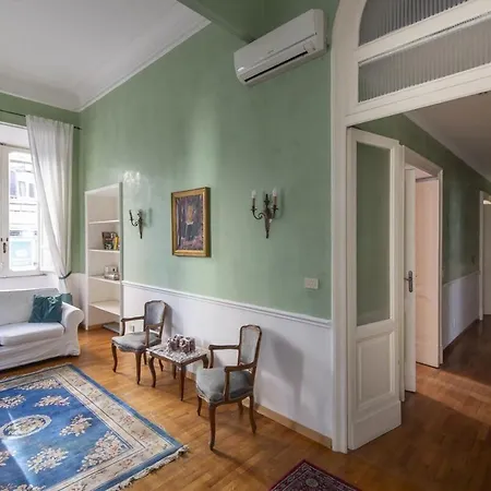 Vatican Luxury Three Bedroom Appartamento *